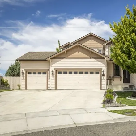 Buy this 3 bed house on 3212 S Volland Ct in Kennewick, Washington