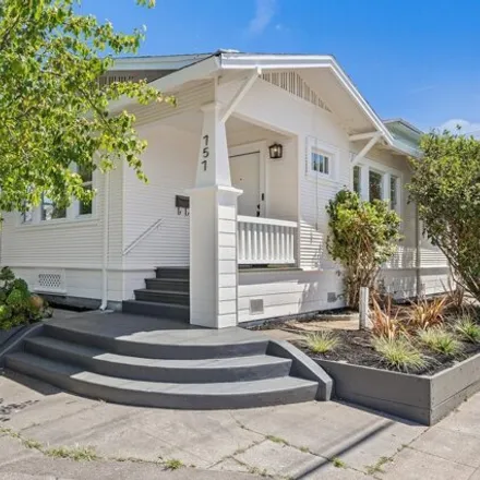 Buy this studio house on 757 45th Street in Oakland, CA 94609
