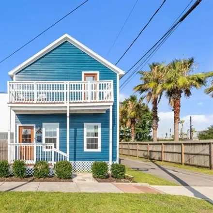 Rent this 3 bed house on Oleander Garden Park in 27th Street, Galveston