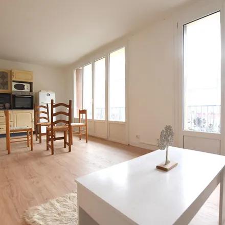 Image 7 - 4 Rue Saint-Martin, 95300 Pontoise, France - Apartment for rent