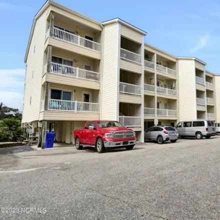 Buy this 1 bed condo on Paradise Towers Condominiums in Carolina Beach Avenue South, Wilmington Beach