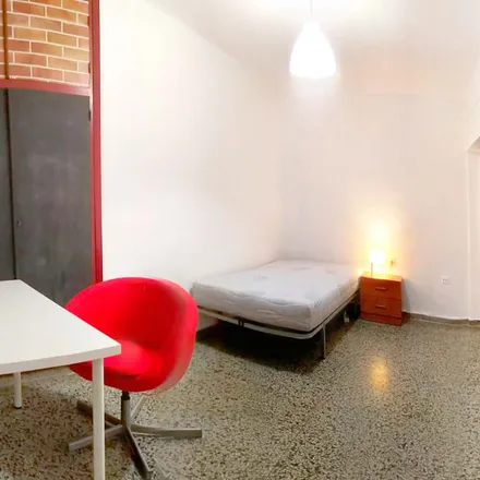 Rent this 5 bed room on Carrer del Plus Ultra in 27, 46006 Valencia