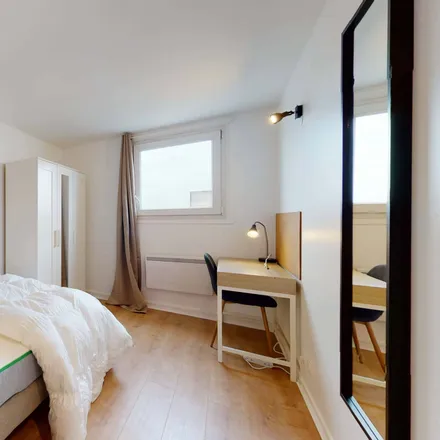 Rent this 4 bed room on 14 Allée de la Noiseraie in 93160 Noisy-le-Grand, France