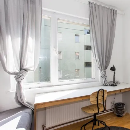 Rent this 4 bed room on Crellestraße 29-30 in 10827 Berlin, Germany