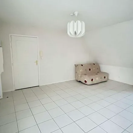 Image 8 - 40 Rue Sérurier, 02000 Laon, France - Apartment for rent