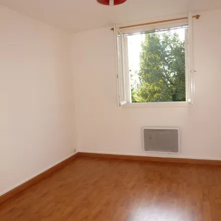 Rent this 4 bed apartment on 3 Allée de la Piat in 38240 Meylan, France