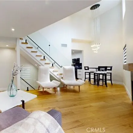 Image 3 - 4129 Cahuenga Boulevard, Los Angeles, CA 91602, USA - Townhouse for sale