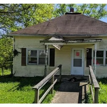 Buy this 2 bed house on 1257 West Johnson Street in Vandalia, IL 62471