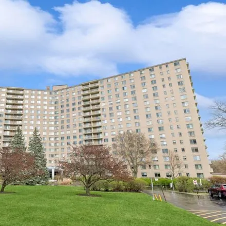 Buy this 2 bed condo on 7061 North Kedzie Avenue in Chicago, IL 60645