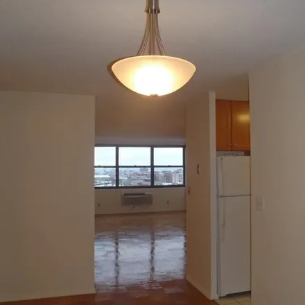 Image 5 - Tower I, 700 Boulevard East, Guttenberg, NJ 07093, USA - Condo for rent