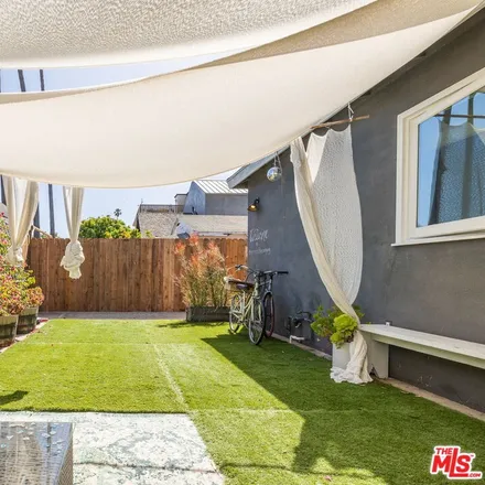 Image 4 - 673 Broadway Street, Los Angeles, CA 90291, USA - House for sale