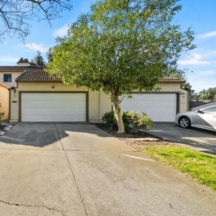 Buy this 3 bed townhouse on 727 Valley Run in Hercules, CA 94547
