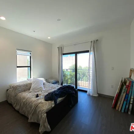 Image 9 - 18725 Redwing Street, Los Angeles, CA 91356, USA - Townhouse for sale