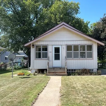 Buy this 2 bed house on 546 North 3rd Street in Fort Dodge, IA 50501