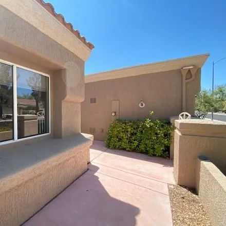 Image 2 - 2452 Desert Butte Drive, Las Vegas, NV 89134, USA - Townhouse for sale