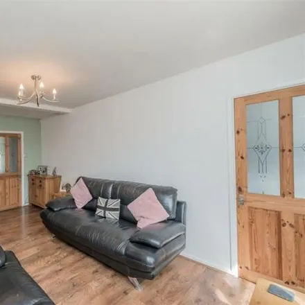Image 3 - Tong Drive, Pudsey, LS12 5ND, United Kingdom - Townhouse for sale