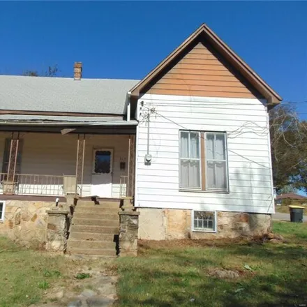 Buy this 2 bed house on 787 East Washington Street in Doniphan, Ripley County