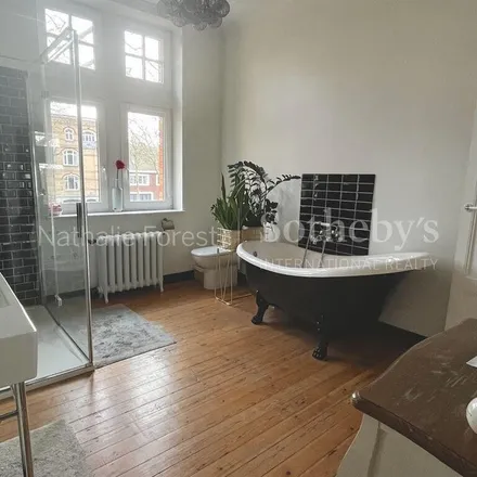 Rent this 1studio apartment on 102 Rue Jean Jaurès in 59491 Villeneuve-d'Ascq, France