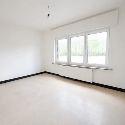 Rent this 2 bed apartment on Vichtestraat 134 in 8540 Deerlijk, Belgium