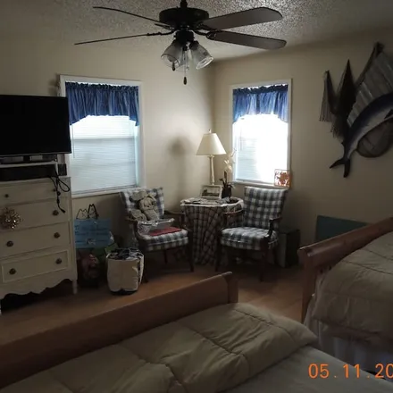 Rent this 3 bed house on Steinhatchee in FL, 32359
