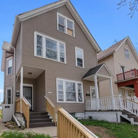 Buy this studio house on 3125A West Garfield Avenue in Milwaukee, WI 53208