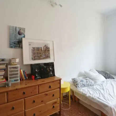Rent this 3 bed apartment on Carrer de Vilardell in 29, 31