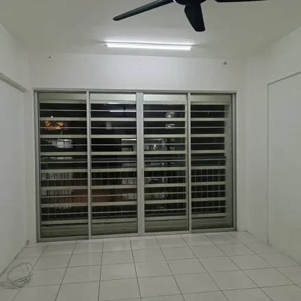 Rent this 3 bed apartment on Jalan Vista Emas 3 in Taman Universiti, 43600 Kajang Municipal Council