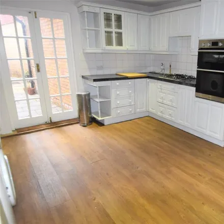 Rent this 4 bed townhouse on Henry IV in High Street Eton, Eton