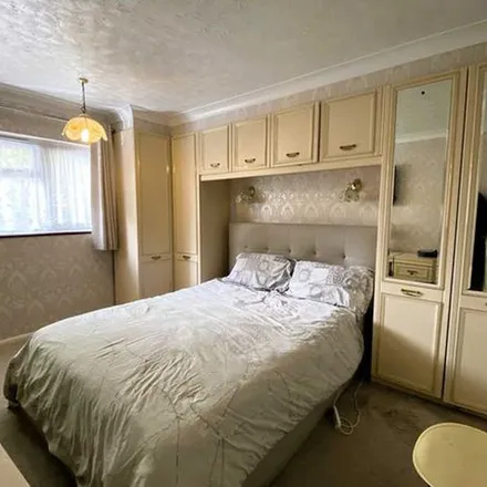 Rent this 3 bed townhouse on Codrington Gardens in Gravesend, DA12 5DB