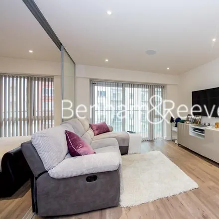 Rent this 1 bed apartment on Carleton House in Boulevard Drive, London