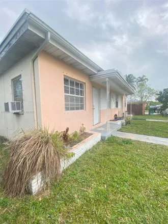 Image 2 - 6237 Southwest 19th Street, Miramar, FL 33023, USA - Duplex for sale