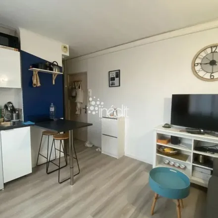 Image 3 - 1 Rue Alain de Lille, 59024 Lille, France - Apartment for rent