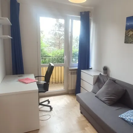 Rent this 4 bed room on Zbigniewa Burzyńskiego 6G in 80-462 Gdańsk, Poland