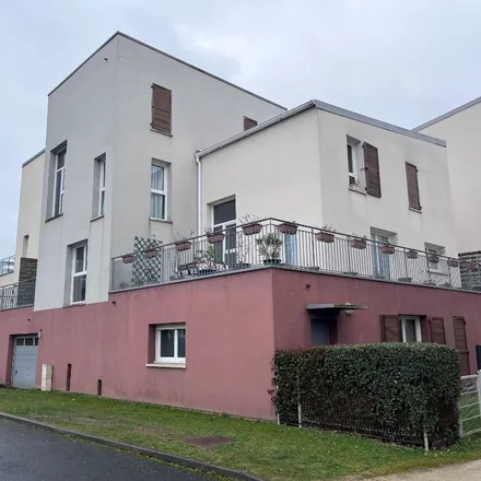 Rent this 2 bed apartment on 10 Rue Grande in 27100 Val-de-Reuil, France