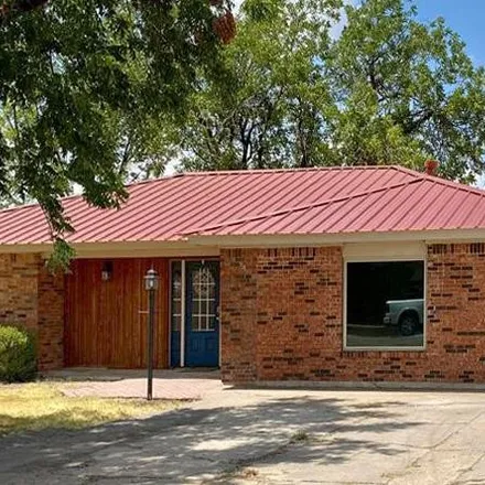 Buy this 3 bed house on 1435 Bandera Drive in Roscoe, Nolan County