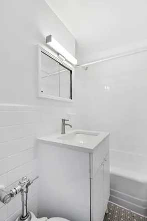 Image 7 - 210 East 47th Street, New York, NY 10017, USA - Condo for sale