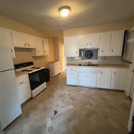 Rent this 3 bed apartment on 58 Johnson Street in The X, Springfield