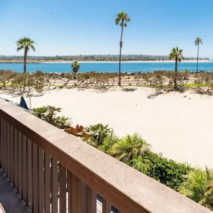 Image 3 - 2623 Ocean Front Walk, San Diego, CA 92017, USA - House for sale