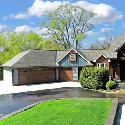 Buy this 5 bed house on 3244 Hickory Lawn Road in Rochester Hills, MI 48307