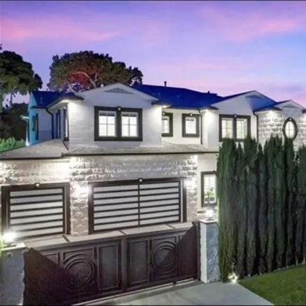 Buy this 6 bed house on 17421 Weddington Street in Los Angeles, CA 91316