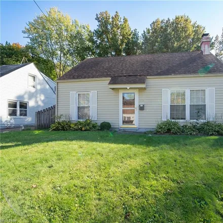 Buy this 4 bed house on 268 Jennings Avenue in Cuyahoga Falls, OH 44221