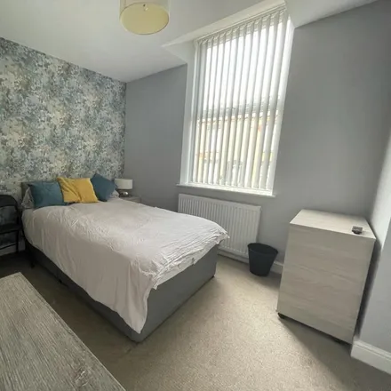 Rent this 5 bed room on Trinity Street in Royton, OL1 2XU