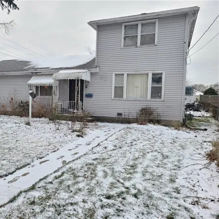 Buy this 3 bed house on 1079 East 36th Street in Lorain, OH 44055