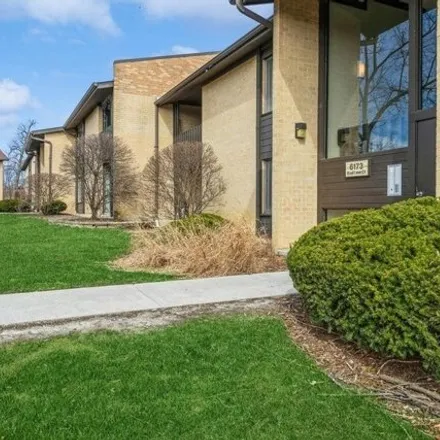 Image 2 - 6149 Knoll Wood Road, Willowbrook, DuPage County, IL 60527, USA - Condo for rent