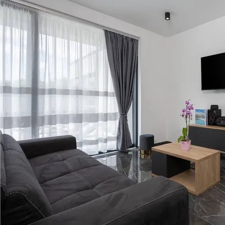 Rent this 2 bed house on 52231 Štrmac