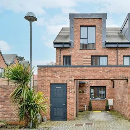 Buy this 3 bed house on Reynard Way in London, TW8 9FZ