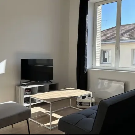 Image 8 - 1 Place de la Liberté, 26000 Valence, France - Apartment for rent