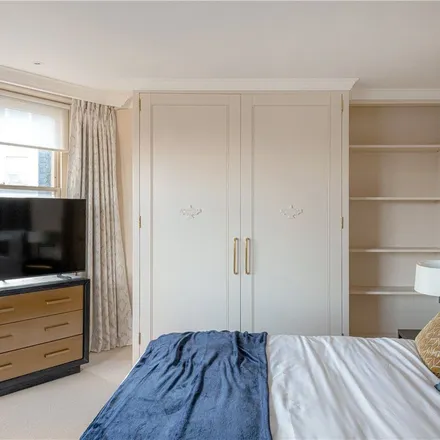 Image 3 - 18 Curzon Street, London, W1J 7SX, United Kingdom - Apartment for rent