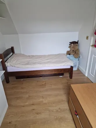 Rent this 1 bed room on Willowbay Close in London, EN5 2PJ