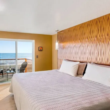 Rent this 4 bed house on Aptos Beach Drive in Rio del Mar, Santa Cruz County